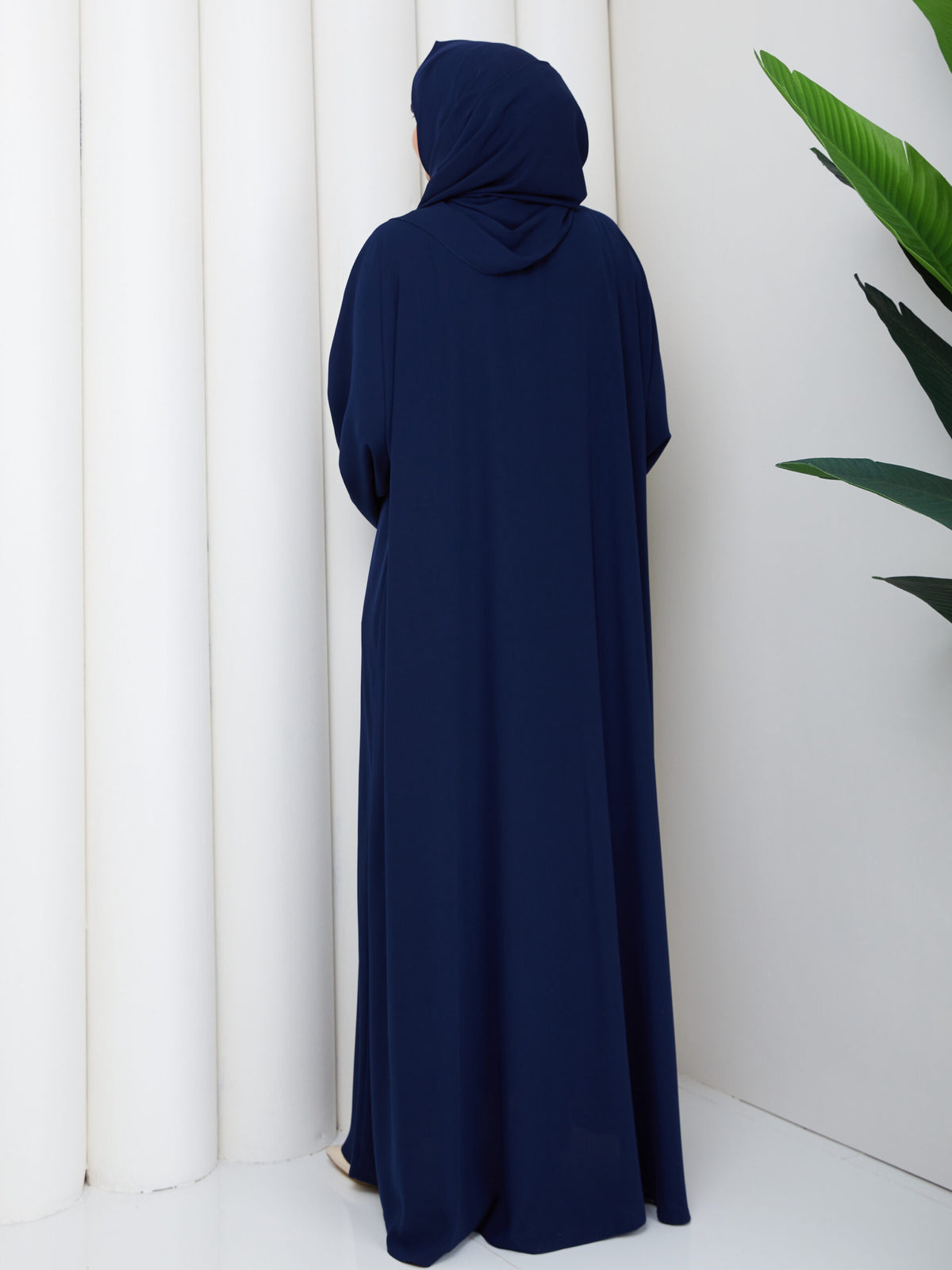 Nil Elbise Lacivert yakın çekim detay - Mayha Couture elbise