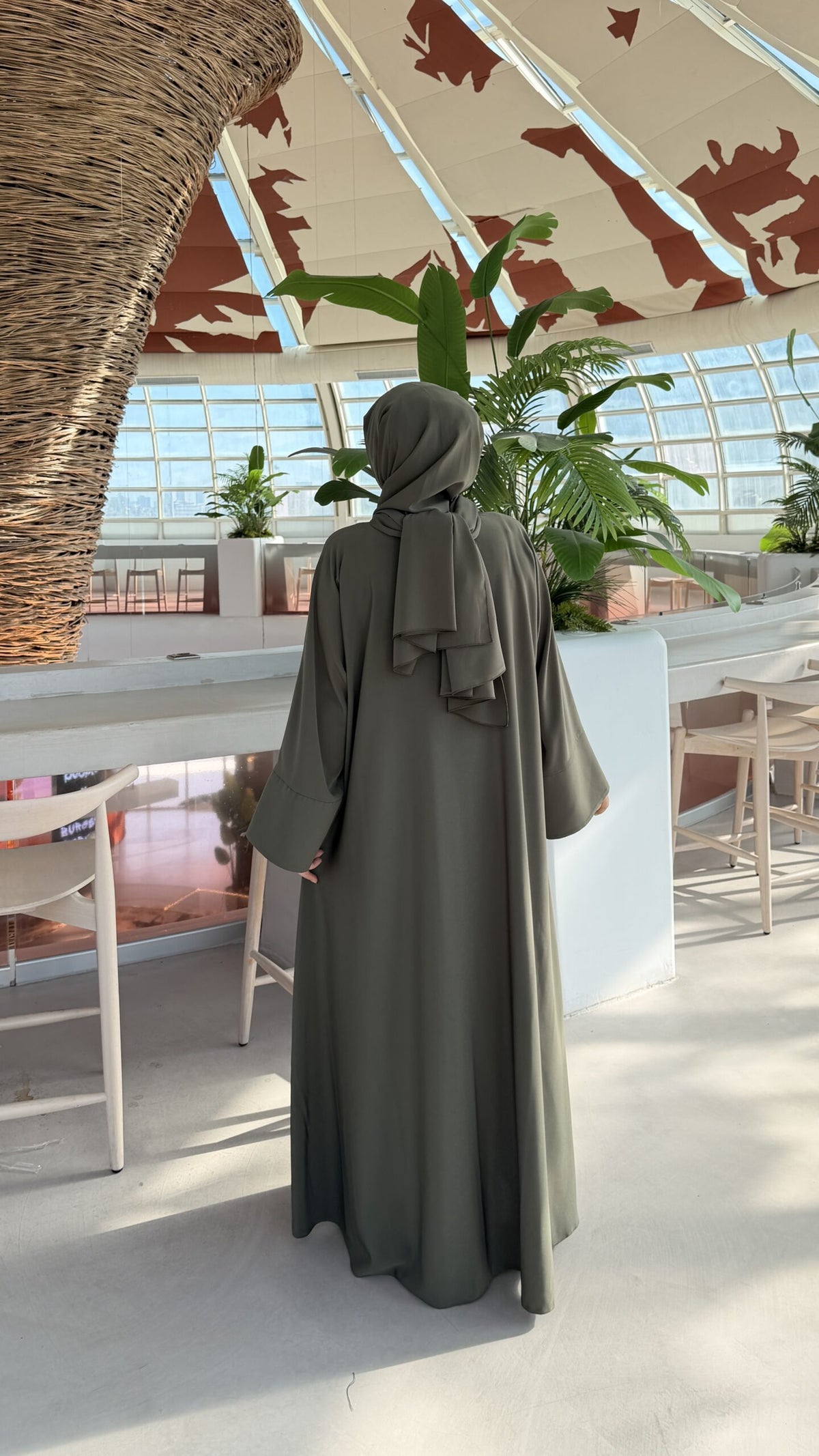 Hanzade Abaya Haki yakın çekim detay - Mayha Couture abaya