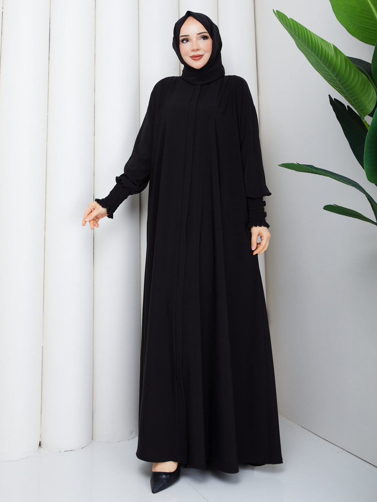 Sultan Abaya Siyah yan görünüm - Mayha Couture abaya