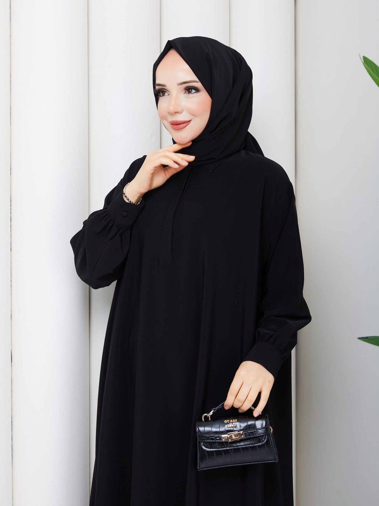 Zümra Abaya Siyah yan görünüm - Mayha Couture abaya