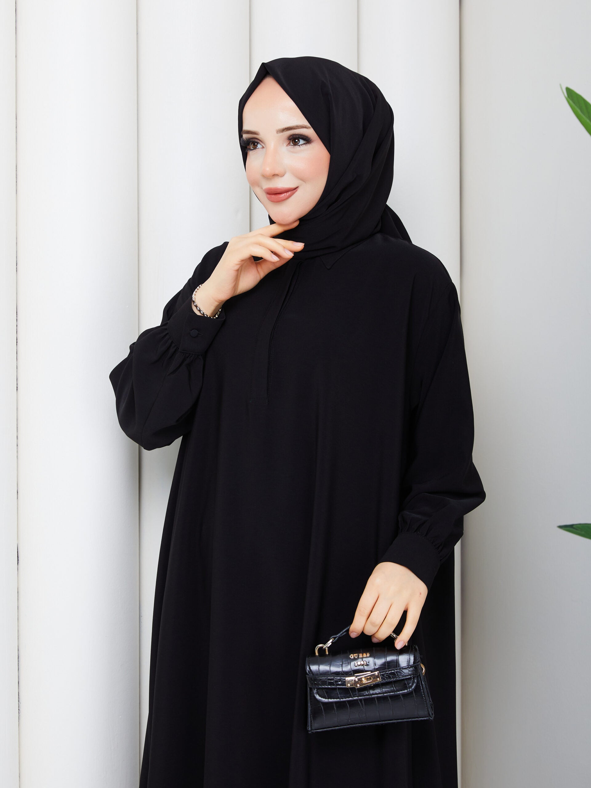 Zümra Abaya Siyah yan görünüm - Mayha Couture abaya