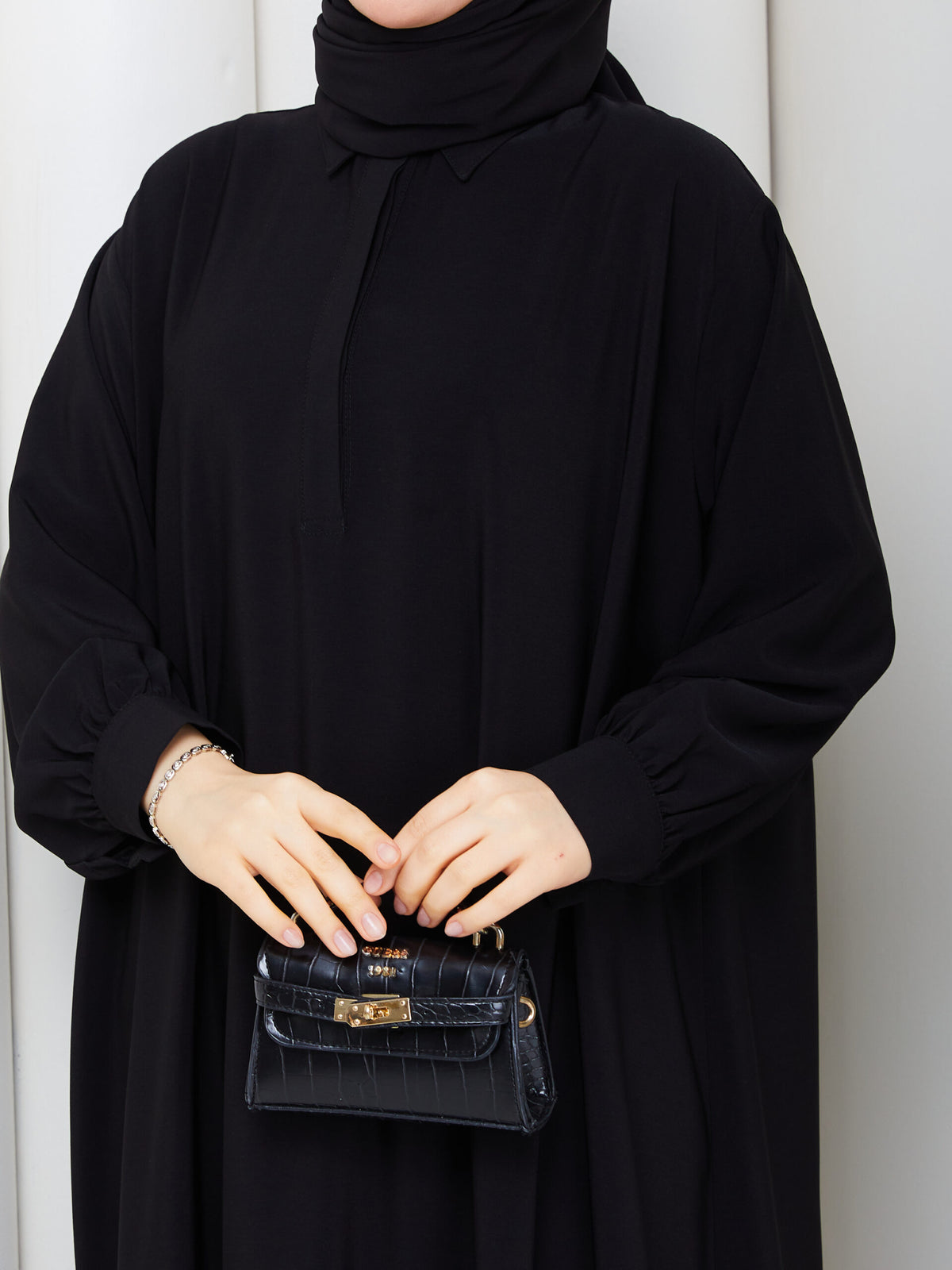 Zümra Abaya Siyah arka görünüm - Mayha Couture abaya